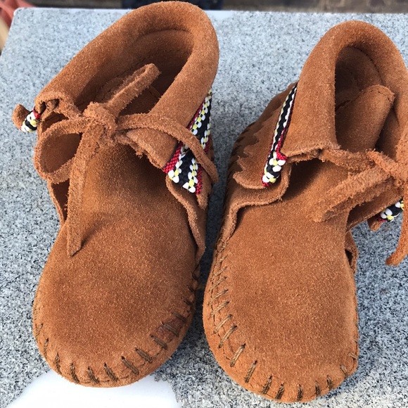 🚨B2G1 MINNETONKA Tan Aztec Moccasin Booties - Picture 1 of 4